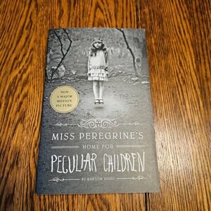 Miss Peregrines Home for Peculiar Children Ransom Riggs Paperback Book 1‎ Novel